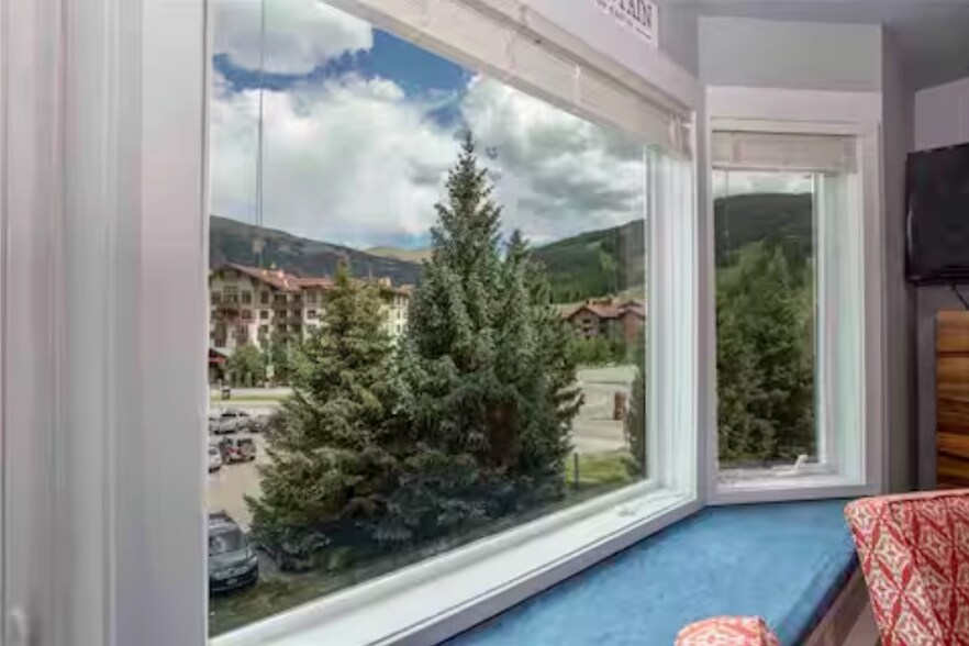 Building Photo - 45 Beeler Pl