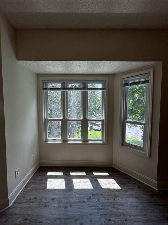 Building Photo - 104 Breezewood Dr