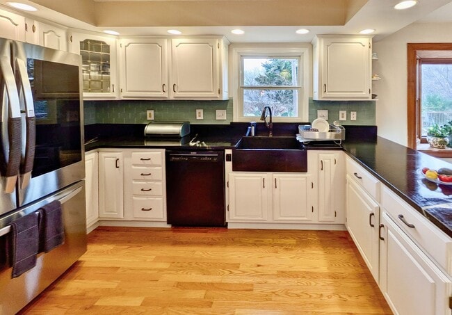 Building Photo - Furnished 3-Bedroom Home Near Darden - UVA