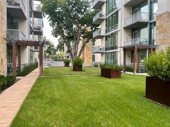 Building Photo - 1600 Barton Springs Rd