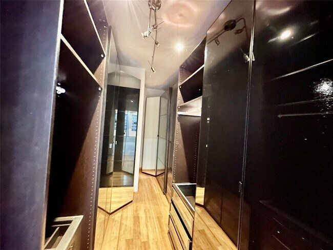 Building Photo - 22918 Breton Point Dr