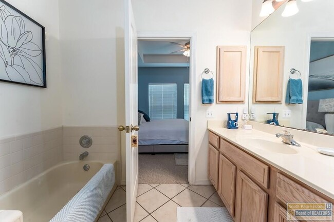 Building Photo - 29 Torrey Pines Dr