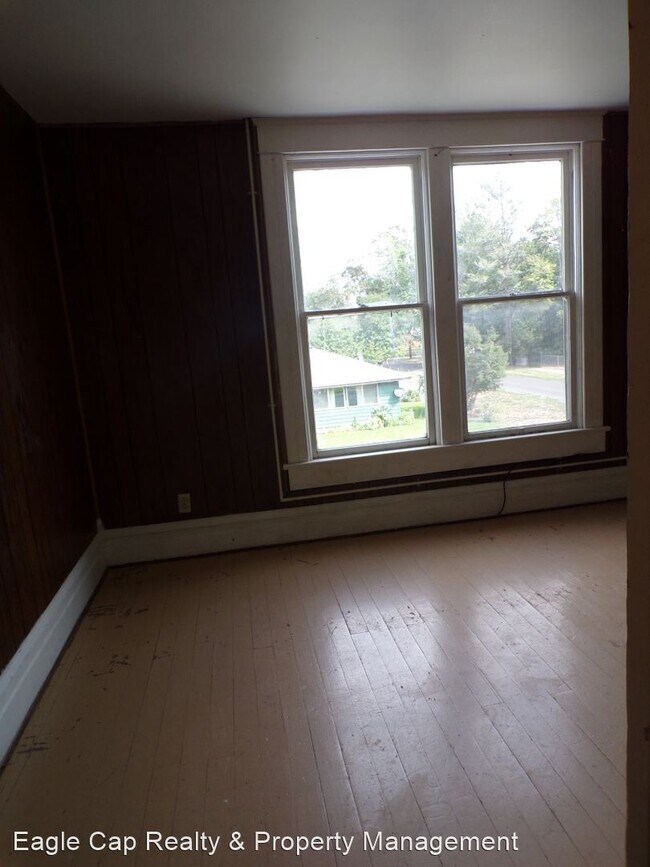 Building Photo - 3 br, 1.5 bath House - 164 E Delta