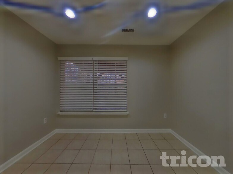 Building Photo - 7902 Heatherleigh Pl