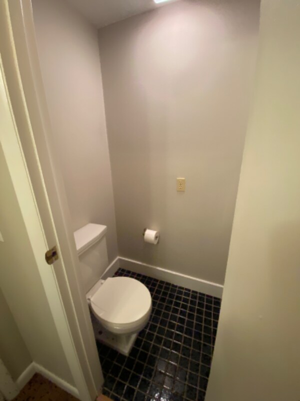 Building Photo - 305 E Main St