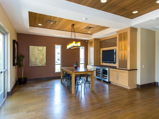 Building Photo - 5423 Ocean