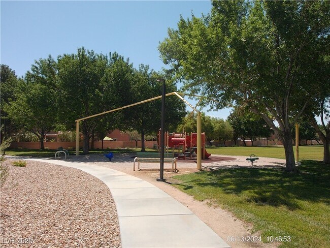 Building Photo - 528 Round Reign Ave