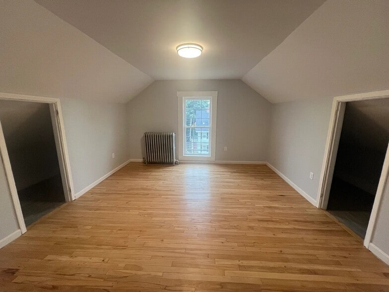 Building Photo - 413 Hammond St