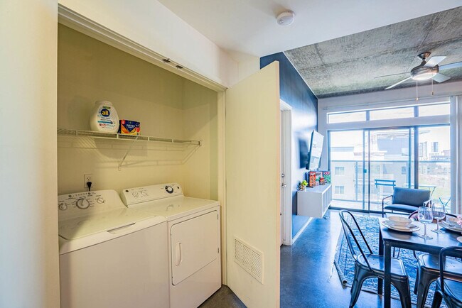 Building Photo - 333 E Roosevelt St