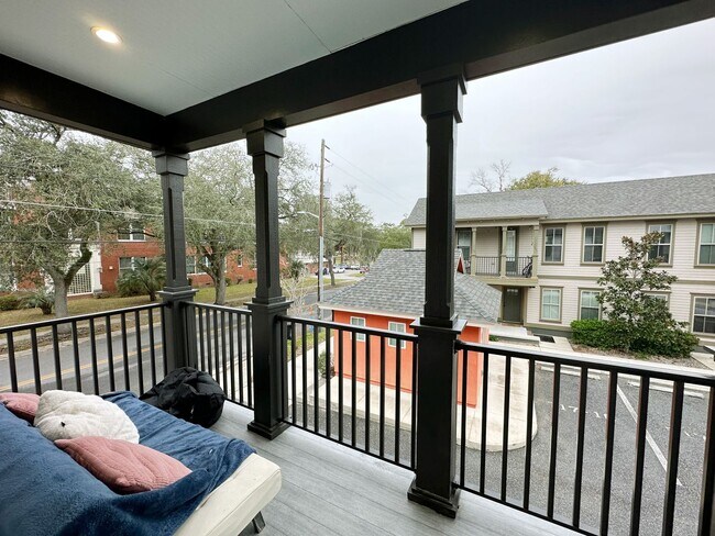 Building Photo - Rosemary Square - Lovely 3 Bedroom, 3 Bath...