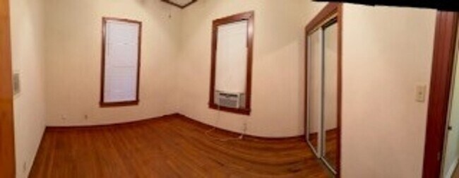 Building Photo - 704 E Thomas St