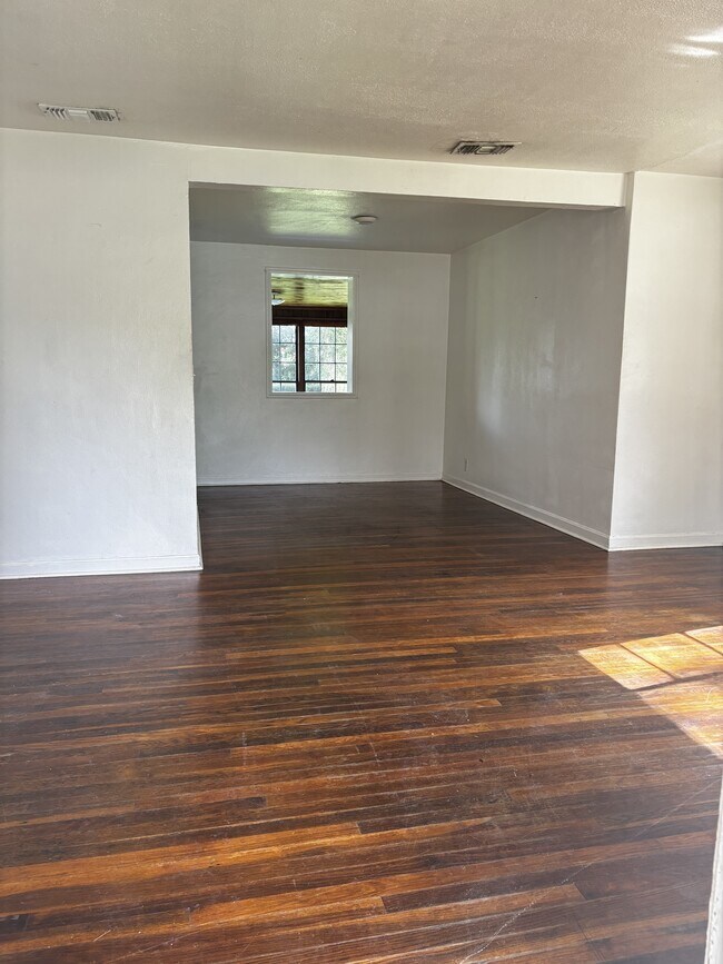 Building Photo - 5720 Cedar Park Ln