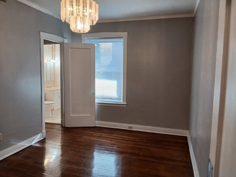 Building Photo - 6843 S Merrill Ave