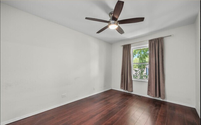Building Photo - 2651 Country Oaks Ct