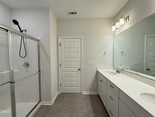 Building Photo - 1409 Irving Hl Dr