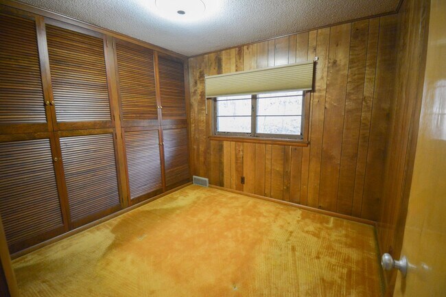 Building Photo - Character-Filled 3 Bedroom on Historic Pill Hill Available NOW!