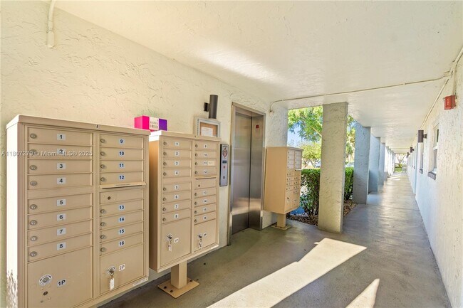 Building Photo - 8605 W Sample Rd