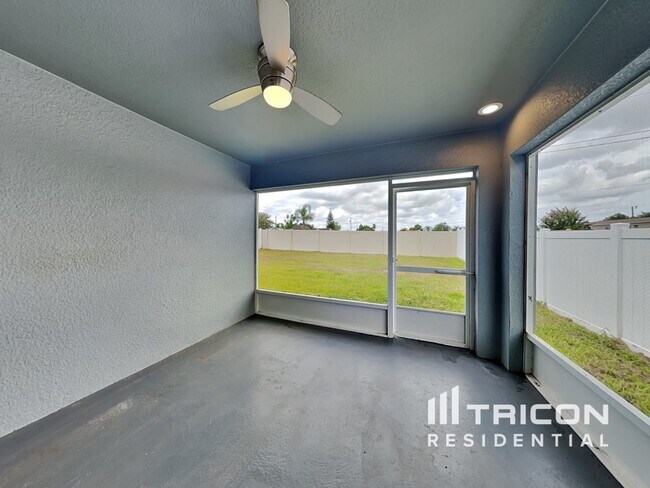 Building Photo - 705 Persian Dr