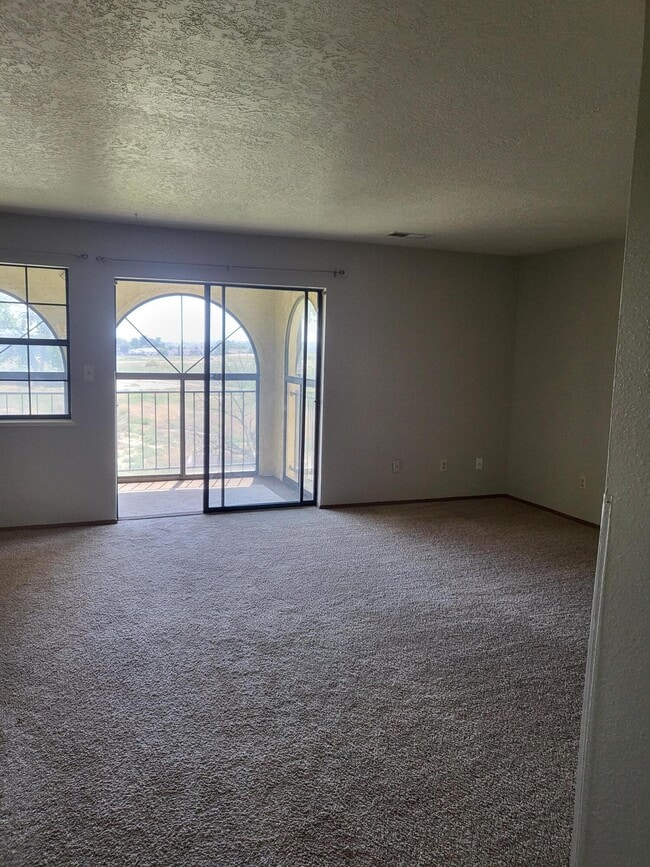 Building Photo - 831 Country Club Dr SE