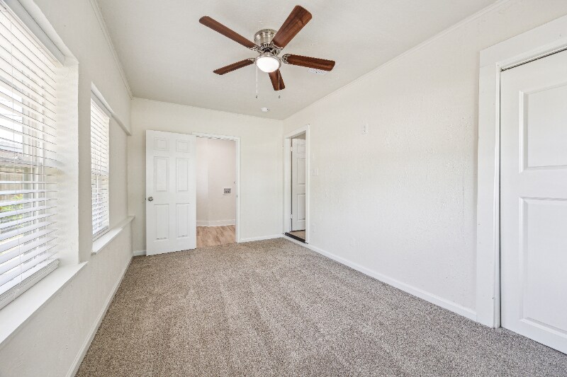 Building Photo - 2511 Evergreen Dr