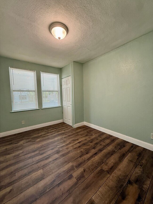 Building Photo - Great and Affordable 4 Bedroom 2 Bathroom House for Rent