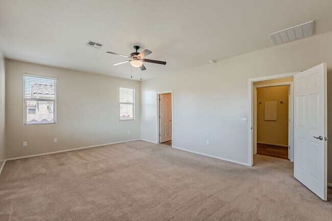 Building Photo - Modern 4 Bed Tucson Rental with Spacious K...