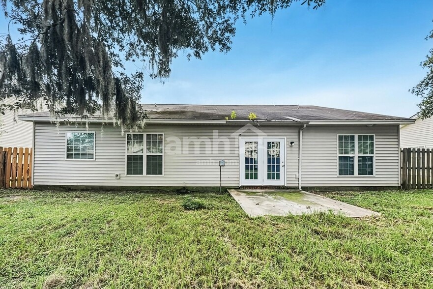Building Photo - 1555 Bradley Blvd