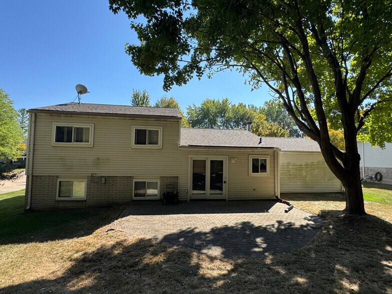 Building Photo - 197 Randall Dr