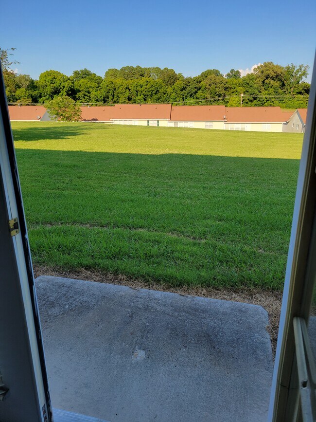 Building Photo - 109 Golf Club Ln