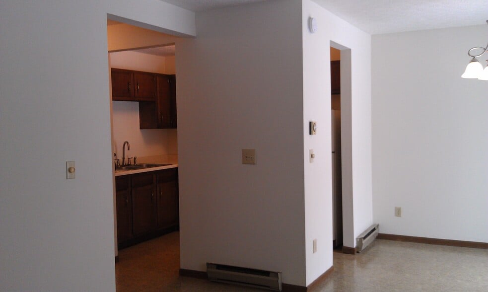 view from living room into kitchen - 1334 Spring Village Dr