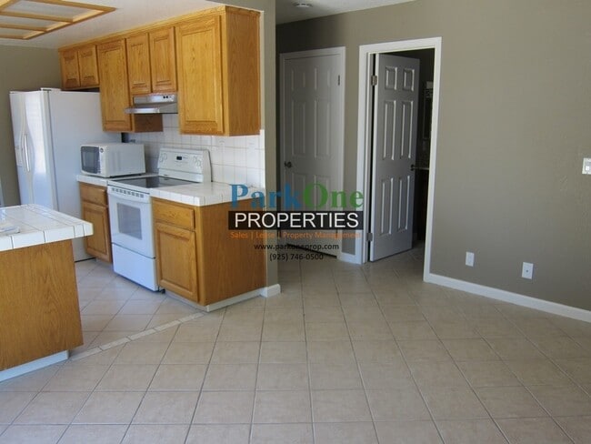 Building Photo - 4 Bedroom Livbermore Home Now Available!