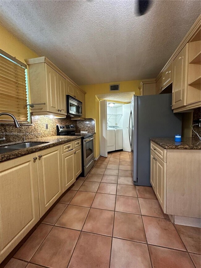 Building Photo - 2653 SE 20th Ct