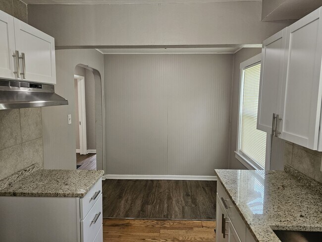 Building Photo - 2609 Avalon Pl