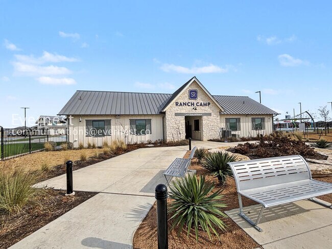 Building Photo - PROMO: Get $1,000 OFF the first month’s rent when the lease starts this month of March! / 5 Bed/4...