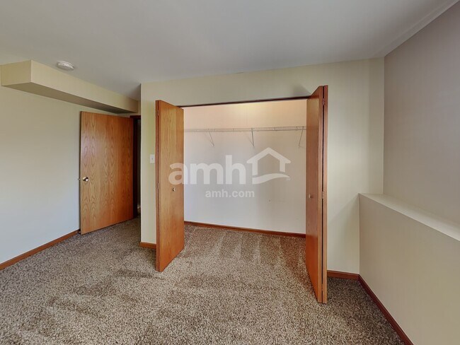 Building Photo - 26251 W Bayberry Ct