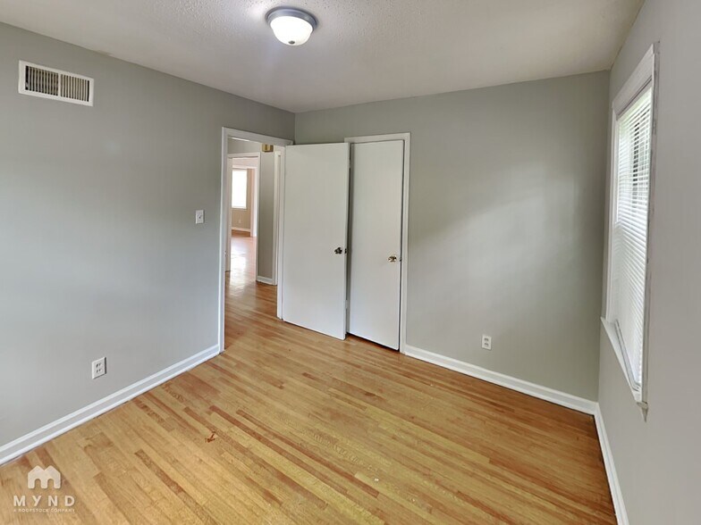 Building Photo - 1402 Moss Point Dr