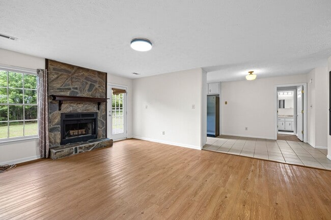 Building Photo - 3 Bedroom Ranch In Starr's Mill on Quiet Street!