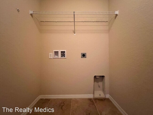 Building Photo - 3 br, 2 bath House - 4815 Summerfield Cir