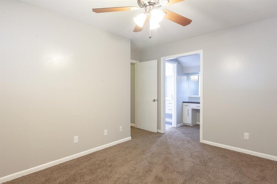 Building Photo - 3405 Grooms St