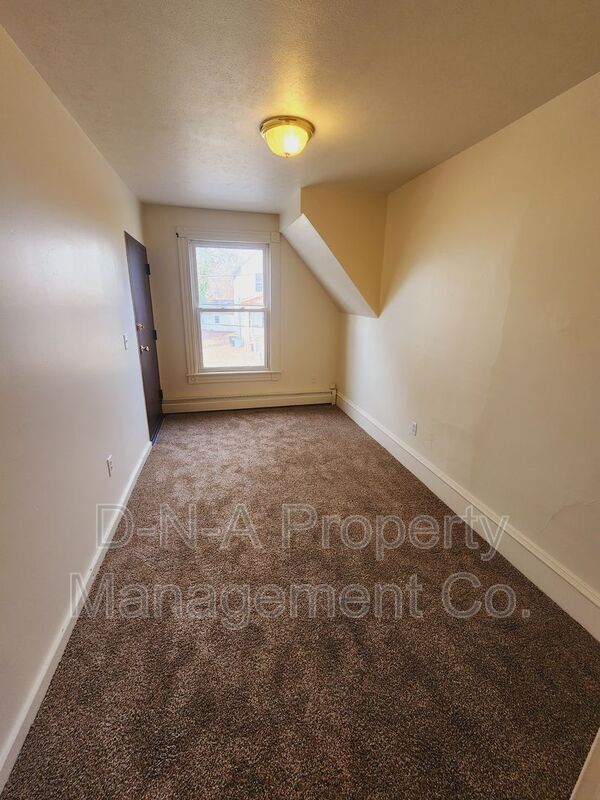 Building Photo - 503 Thomas St