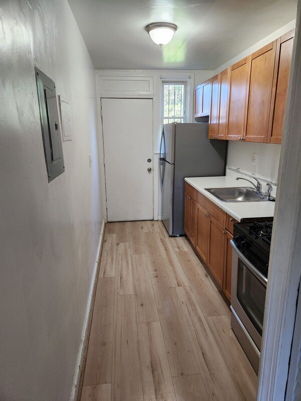 Building Photo - 331 Parkland Pl SE