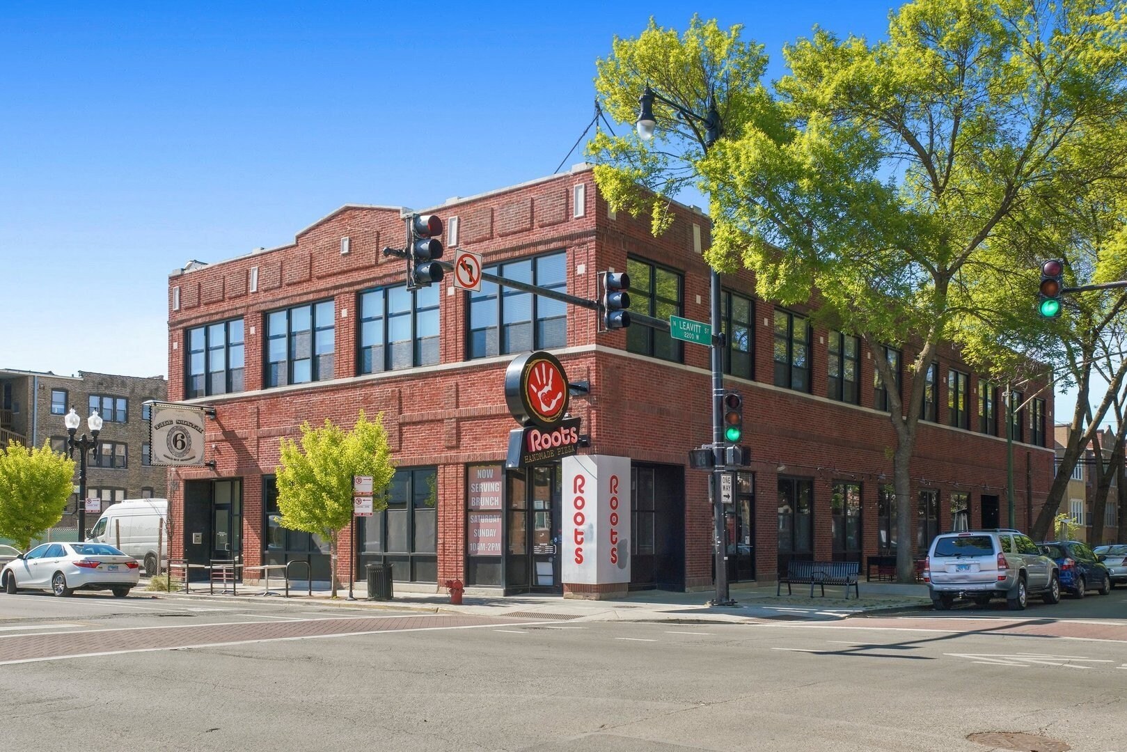 Building Photo - 2200 W Lawrence Ave