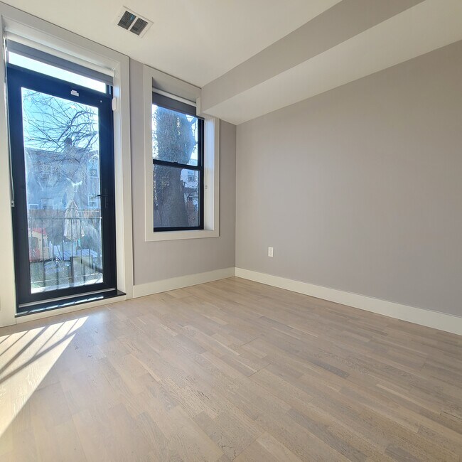 Building Photo - 21 65th St