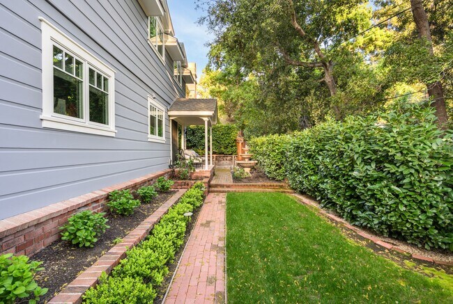 Building Photo - Beautiful 2 story home in desirable Diablo...
