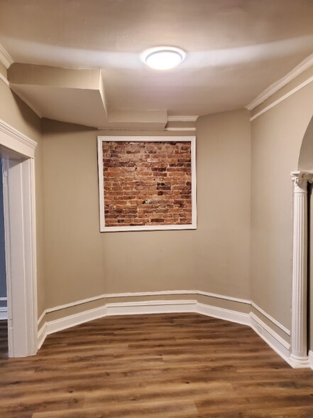 Building Photo - 803 Brooks Ln