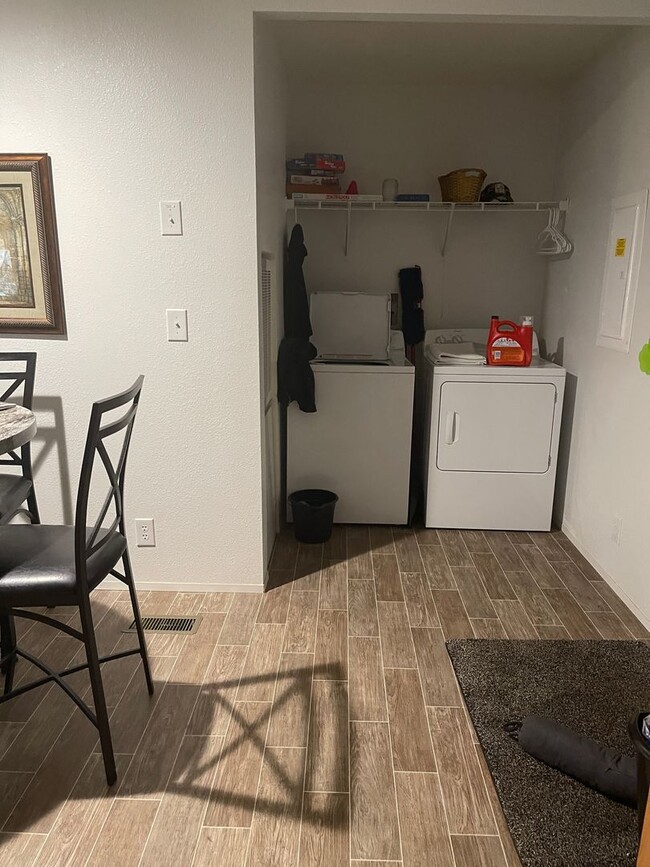 Building Photo - 2168