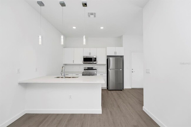 Building Photo - 380 Famagusta Dr