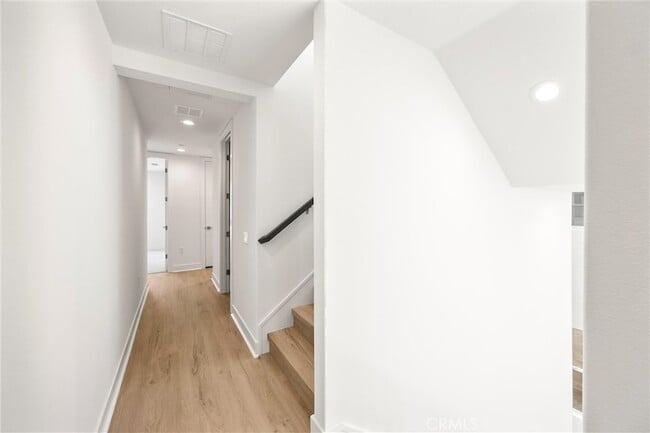 Building Photo - 164 Apron