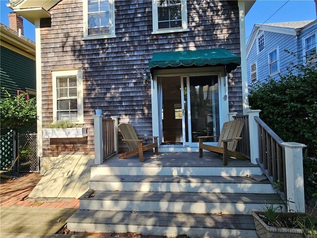 Building Photo - 10 Cherry St