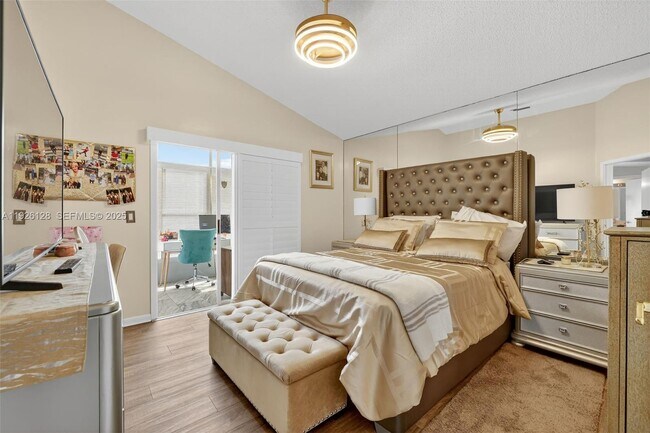 Building Photo - 210 NW Zanzibar Pl